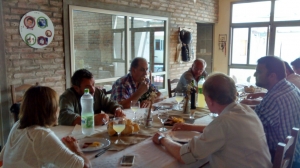 En 9 de Julio los productores lecheros se reunieron con funcionarios provinciales y municipales para trabajar en conjunto por los caminos rurales.